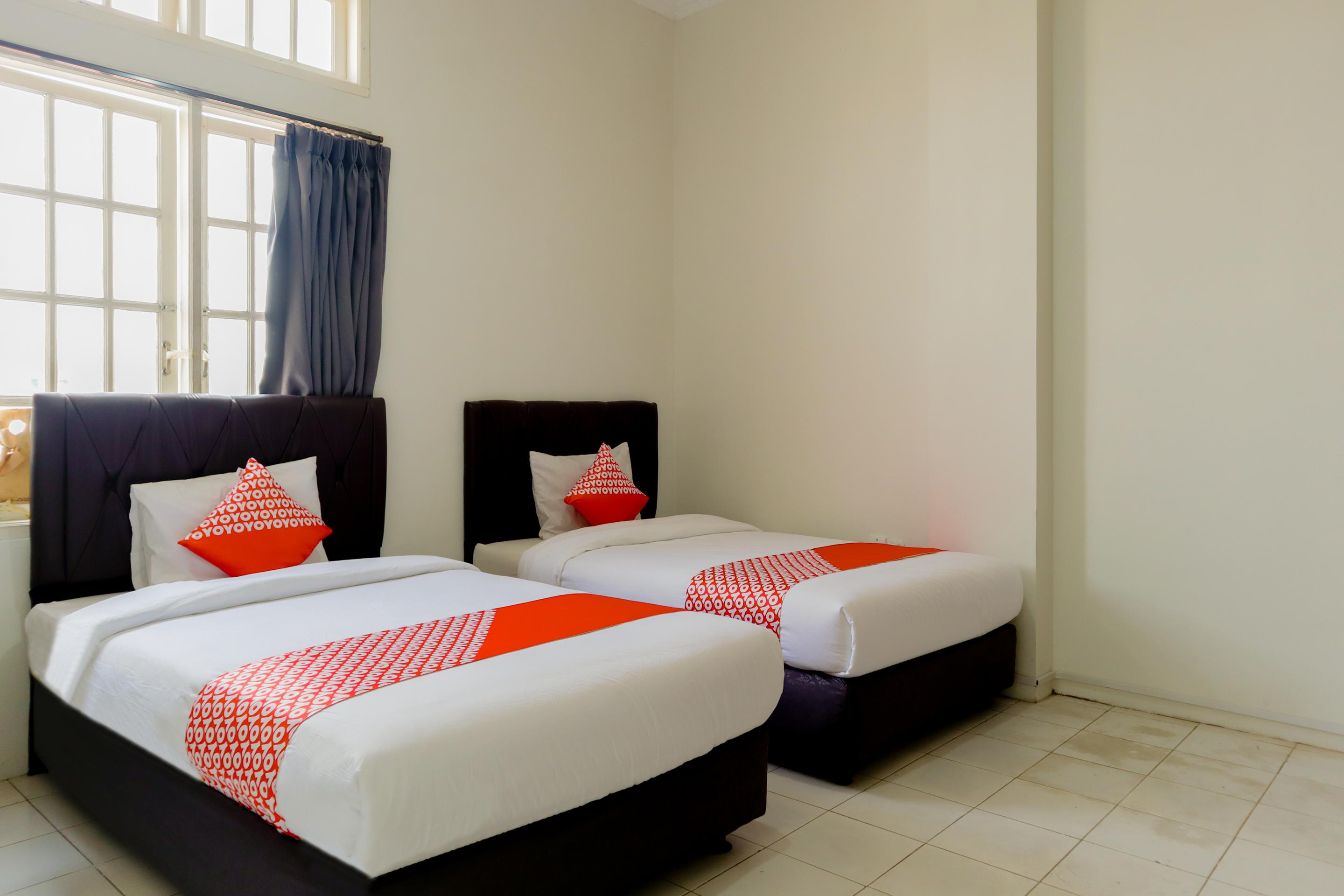 Oyo 1111 Passer Baroe Hotel Jakarta