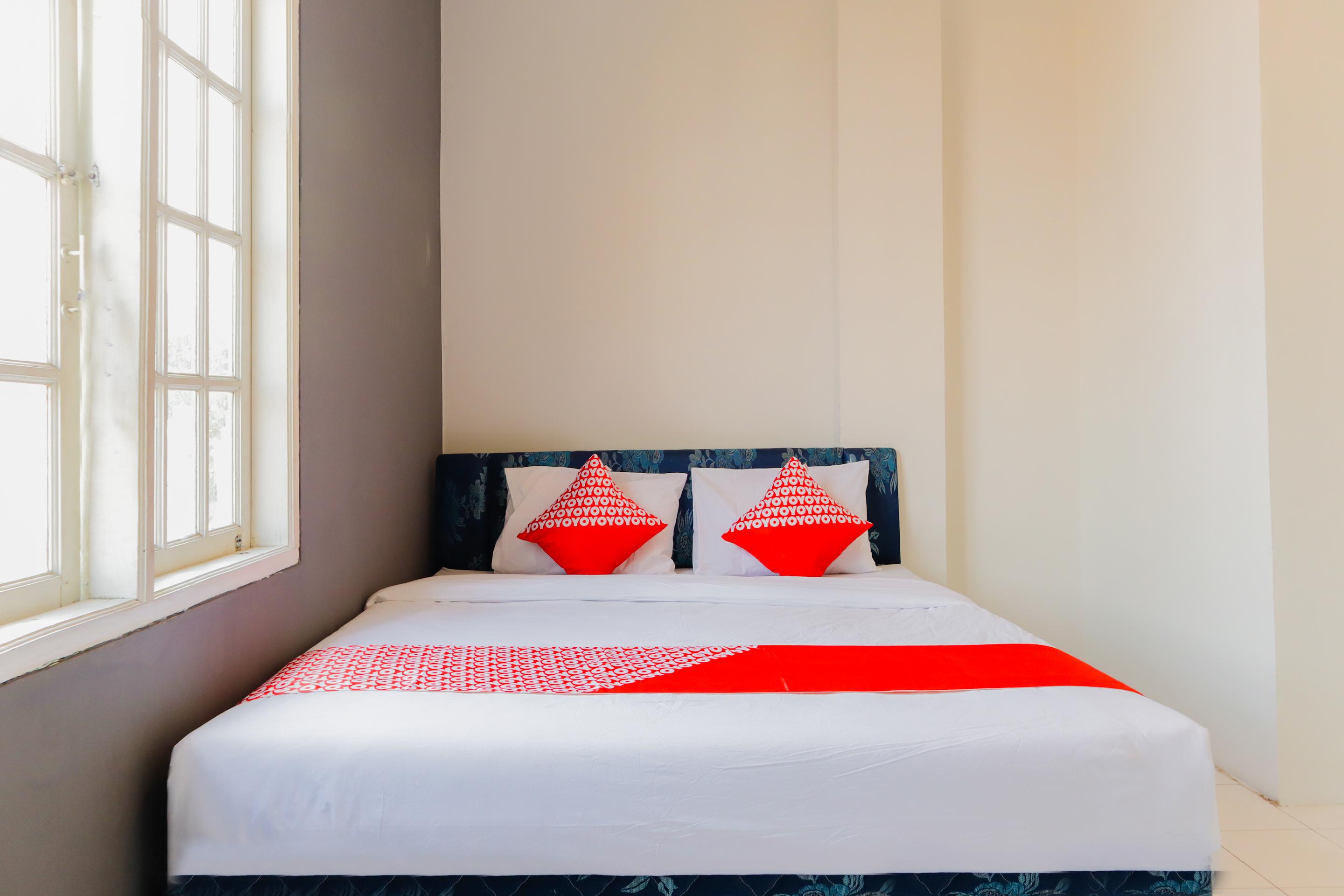 Hotel Oyo 1111 Passer Baroe Jakarta